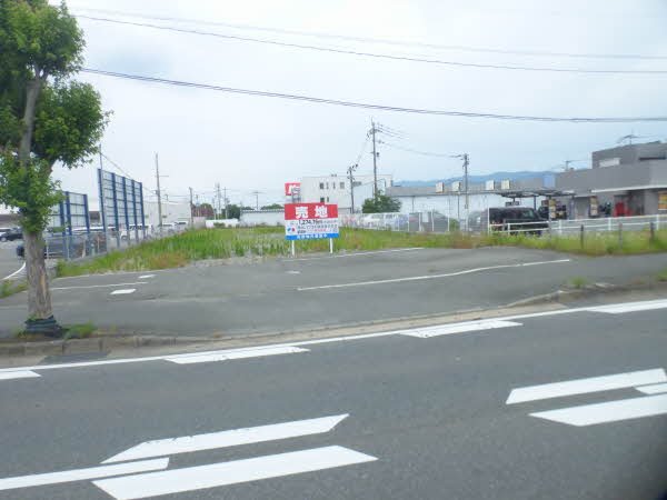 前面道路含む外観
