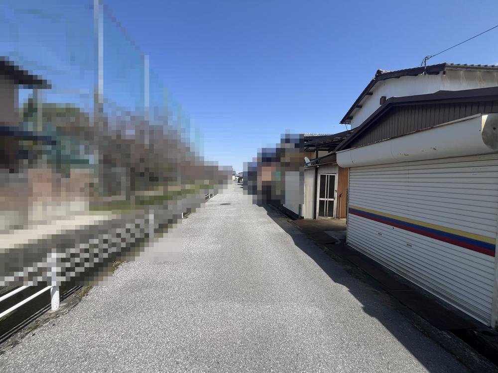 前面道路含む外観