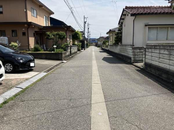 前面道路含む外観
