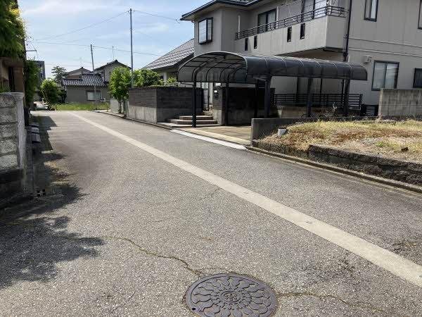 前面道路含む外観