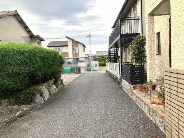 前面道路含む外観