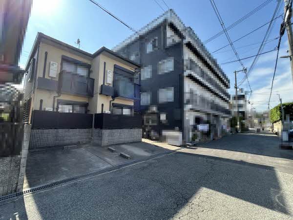 前面道路含む外観