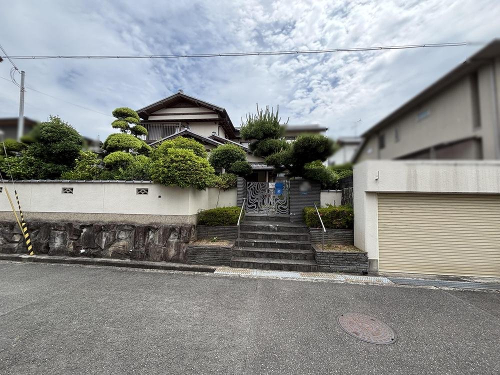 前面道路含む外観