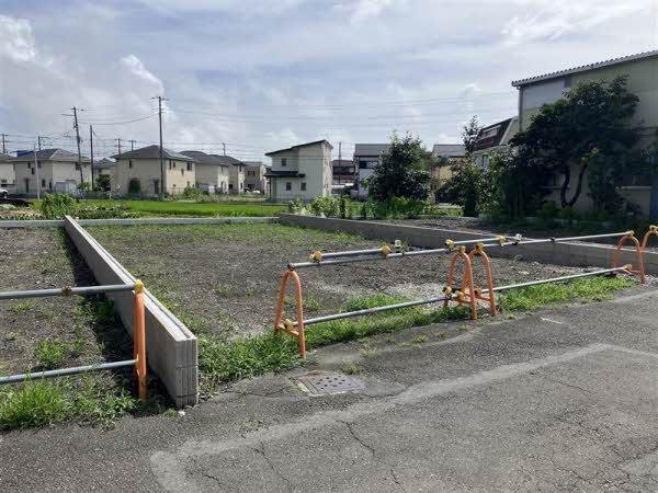 前面道路含む外観