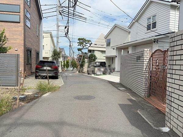 前面道路含む外観