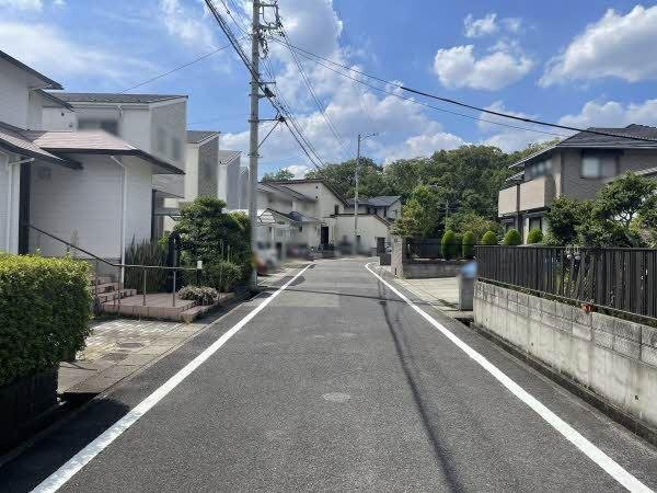 前面道路含む外観