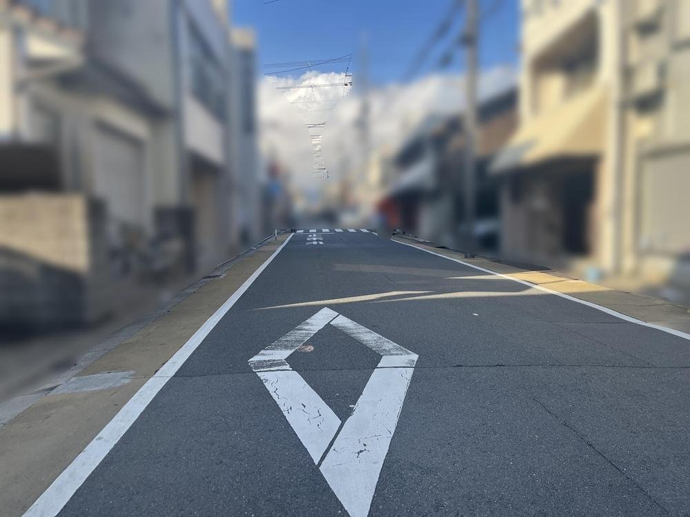 前面道路含む外観