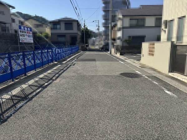 前面道路含む外観