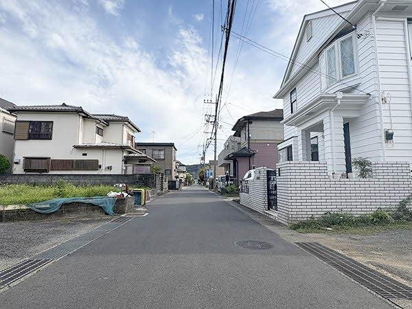 前面道路含む外観