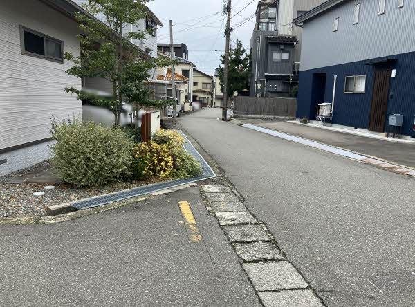 前面道路含む外観