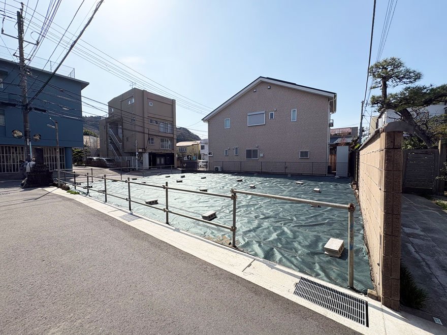 前面道路含む外観