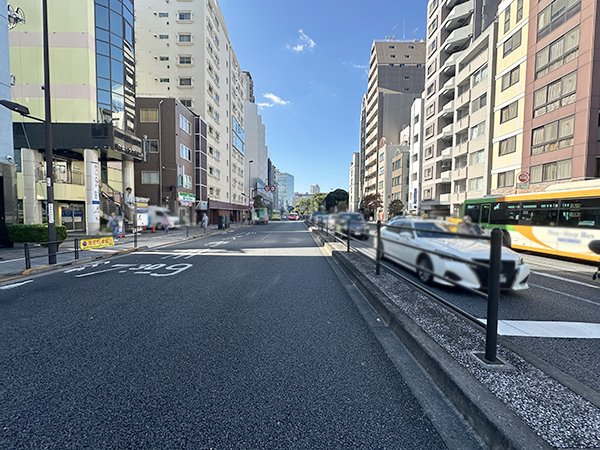 前面道路含む外観