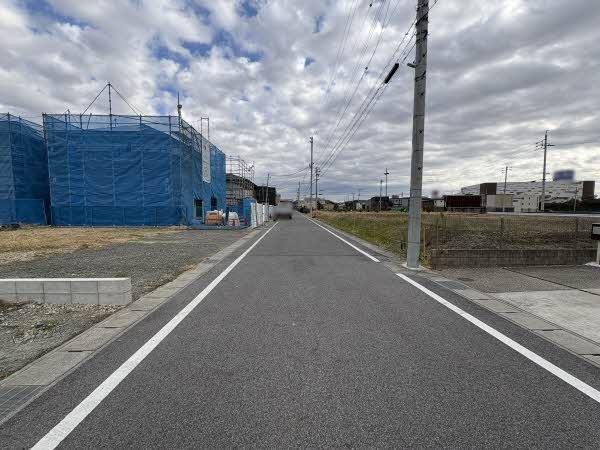 前面道路含む外観