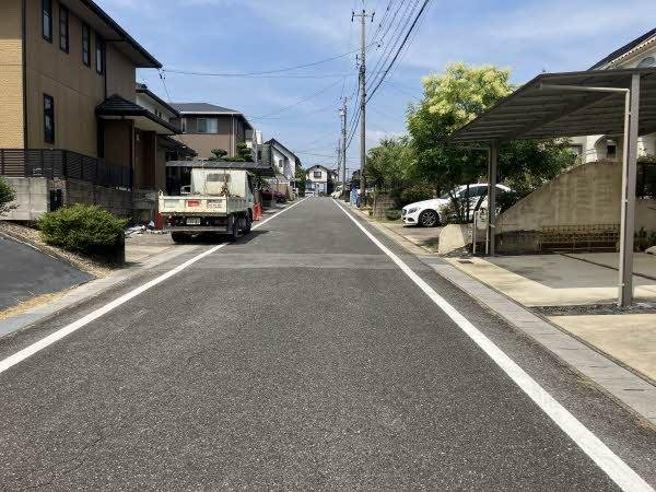 前面道路含む外観