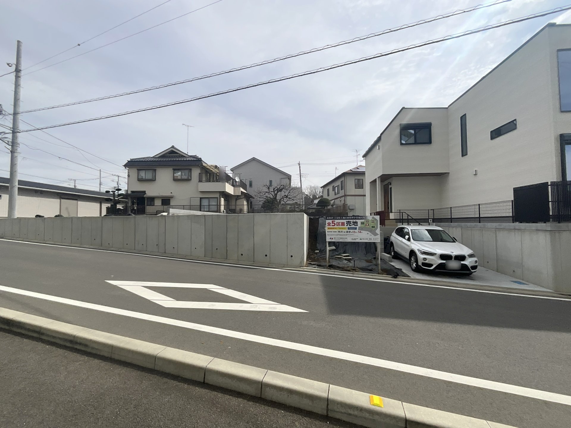 前面道路含む外観