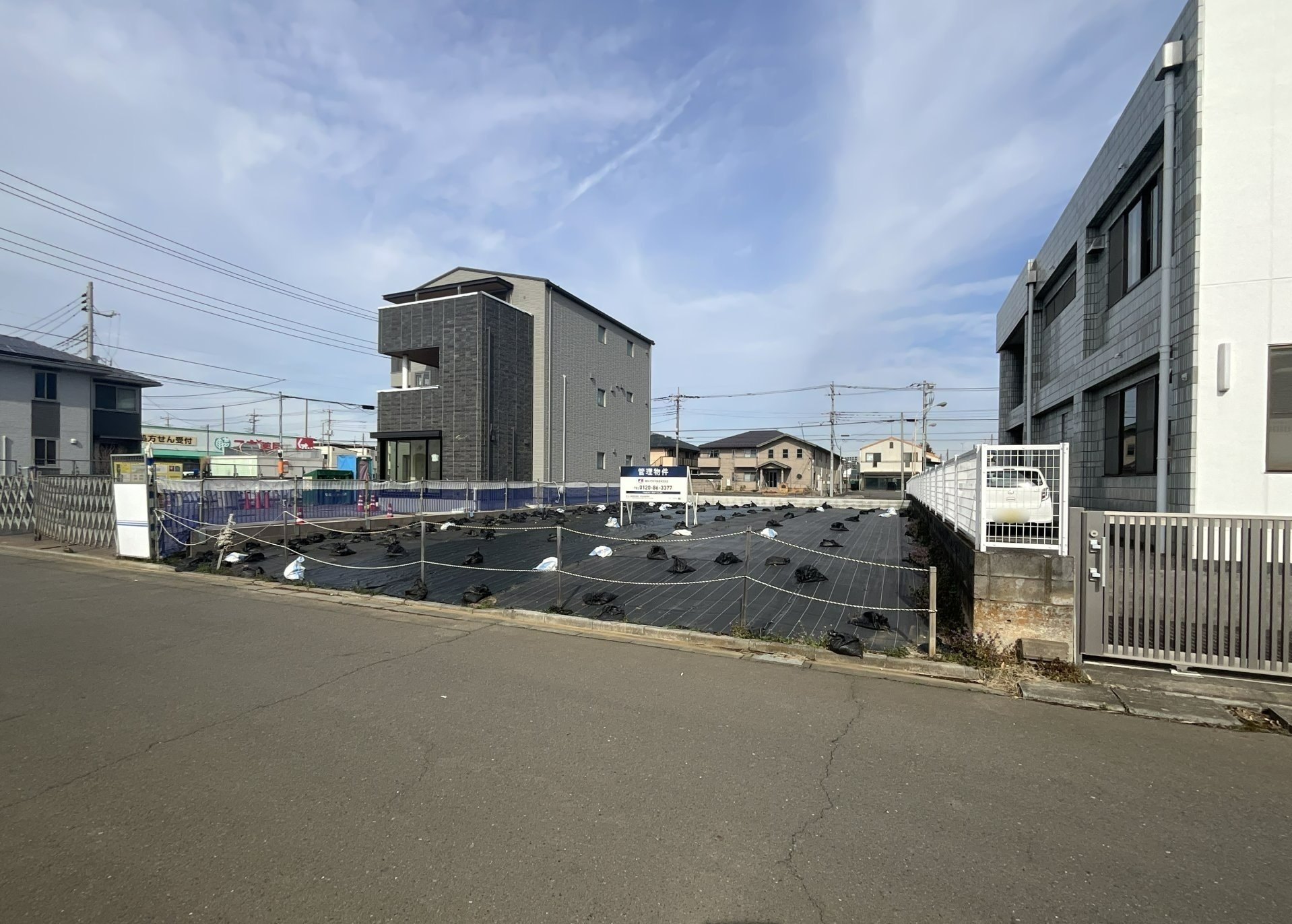 前面道路含む外観