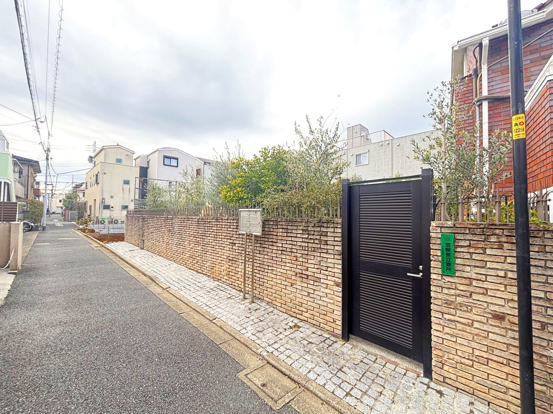 前面道路含む外観