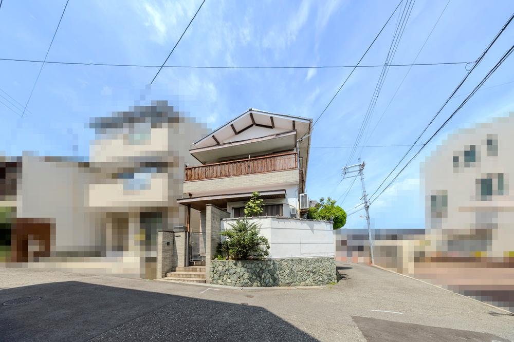 前面道路含む外観