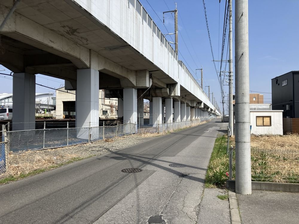 前面道路含む外観