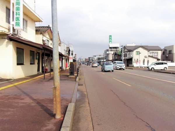 前面道路含む外観