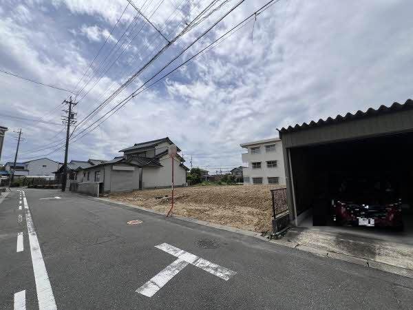 前面道路含む外観