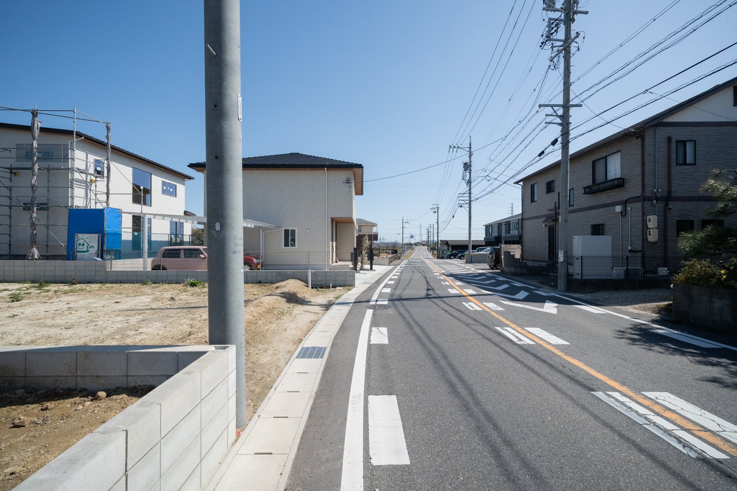 前面道路含む外観