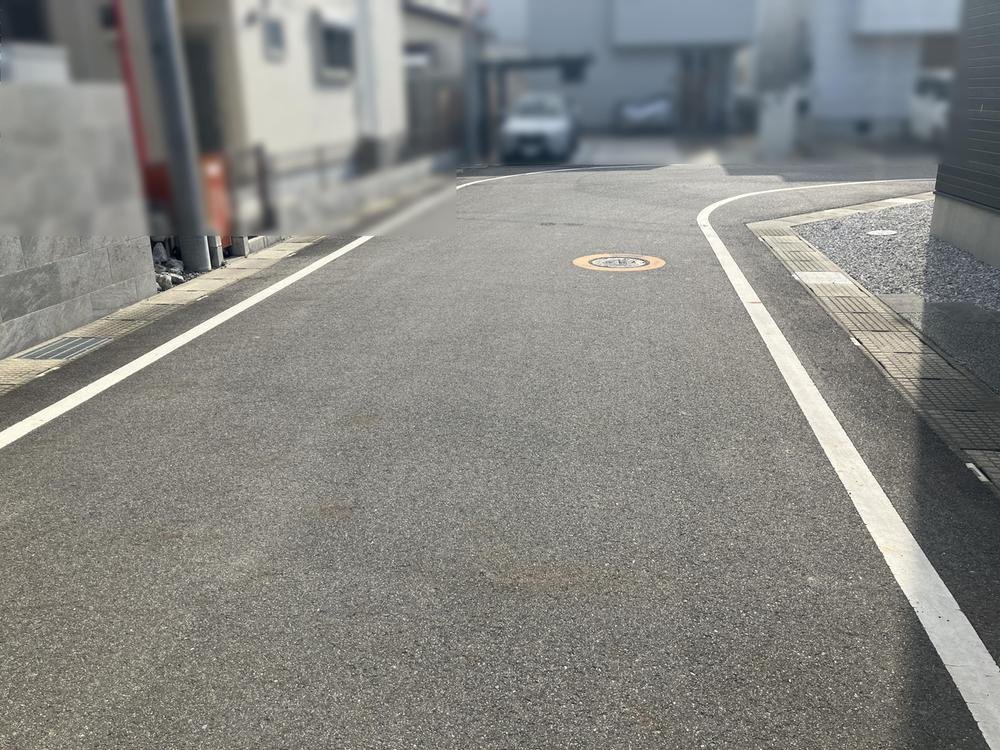 前面道路含む外観