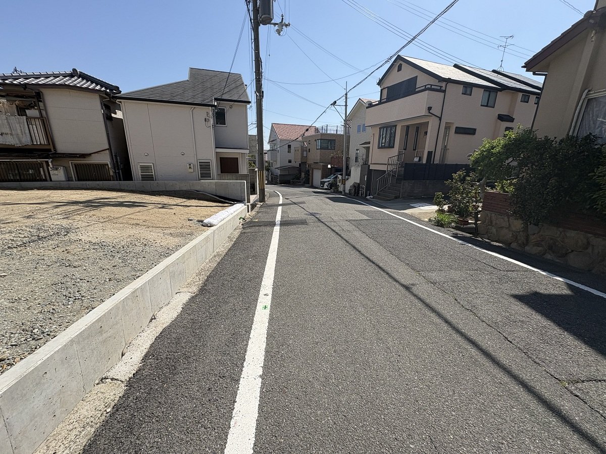 前面道路含む外観