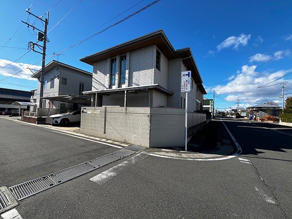 前面道路含む外観