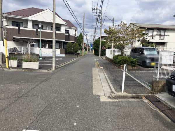 前面道路含む外観