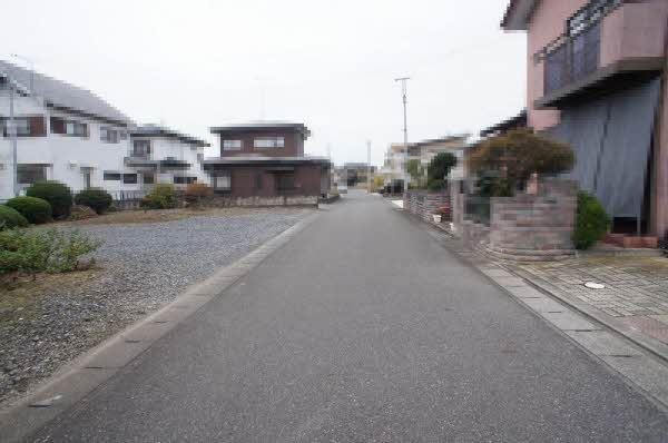 前面道路含む外観