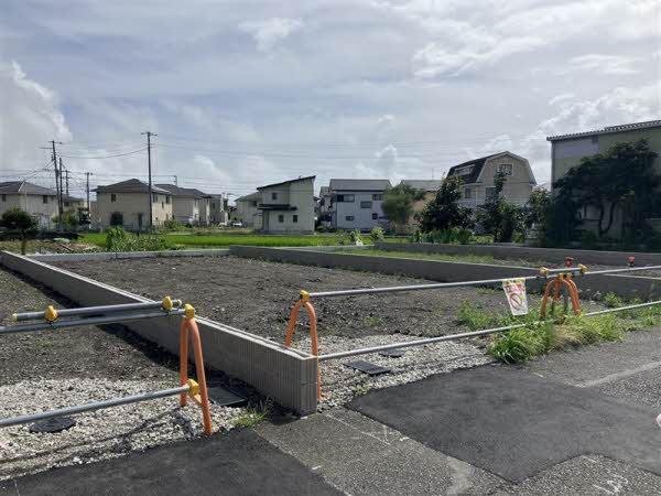 前面道路含む外観