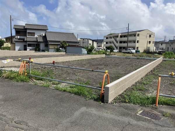 前面道路含む外観