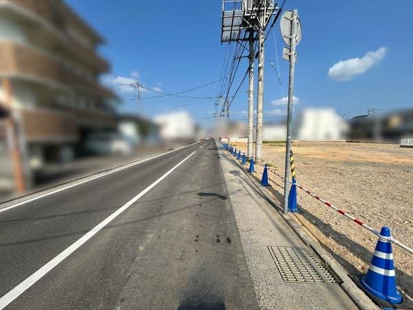 前面道路含む外観