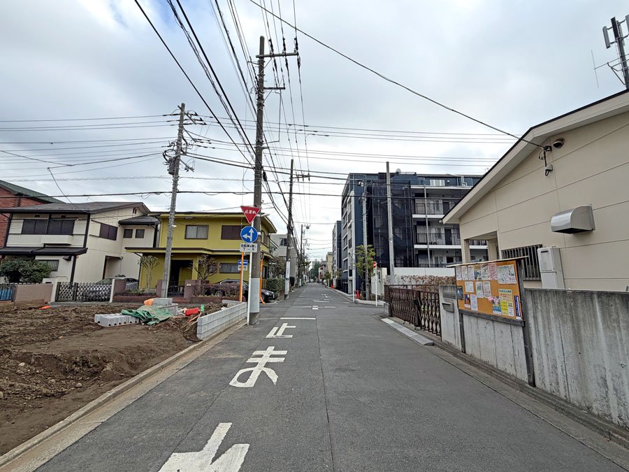 前面道路含む外観