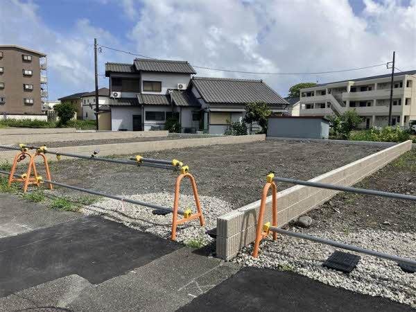 前面道路含む外観