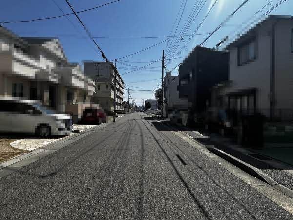 前面道路含む外観