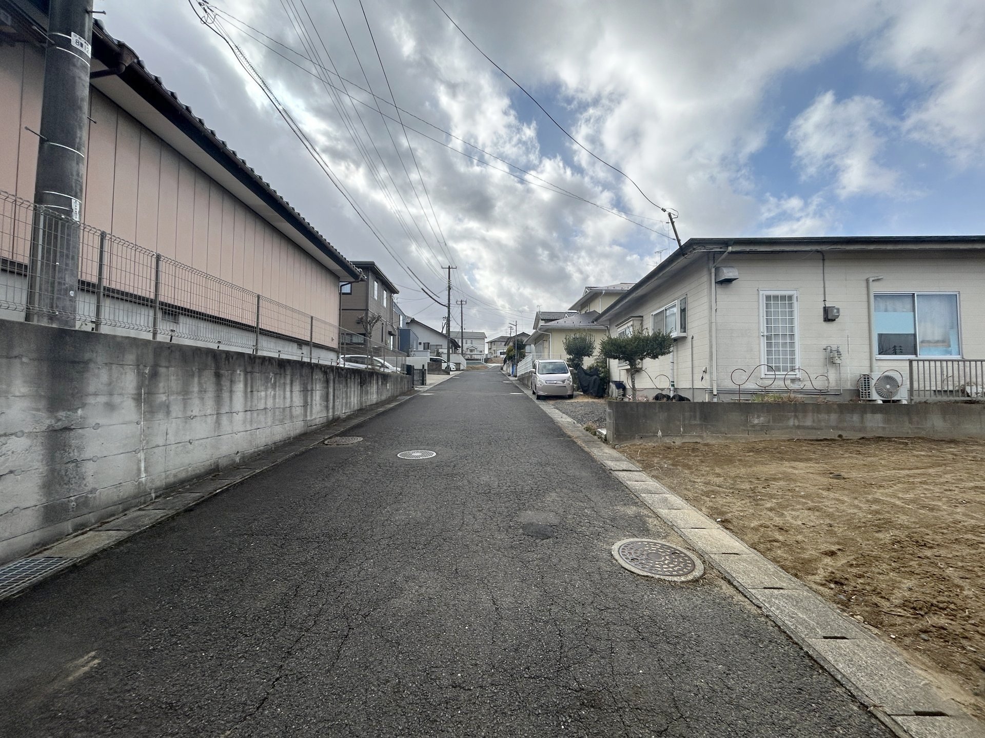 前面道路含む外観