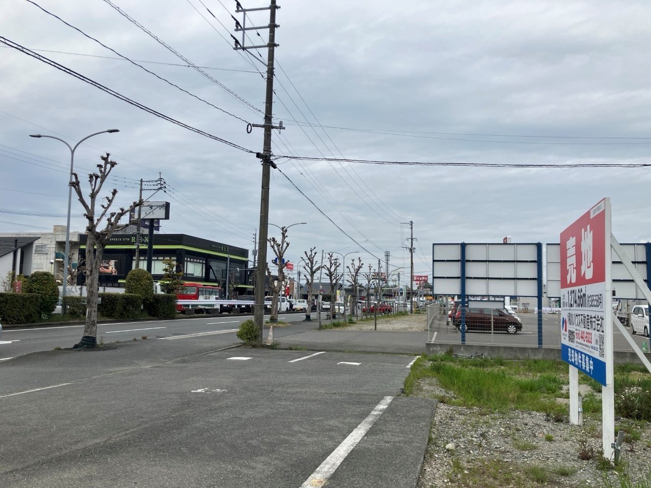 前面道路含む外観