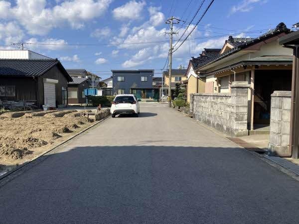 前面道路含む外観