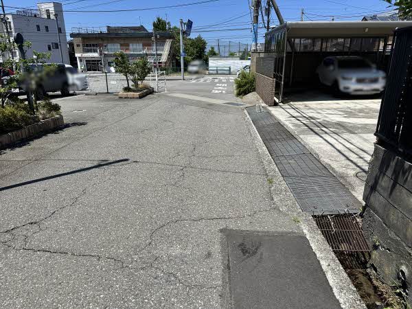 前面道路含む外観