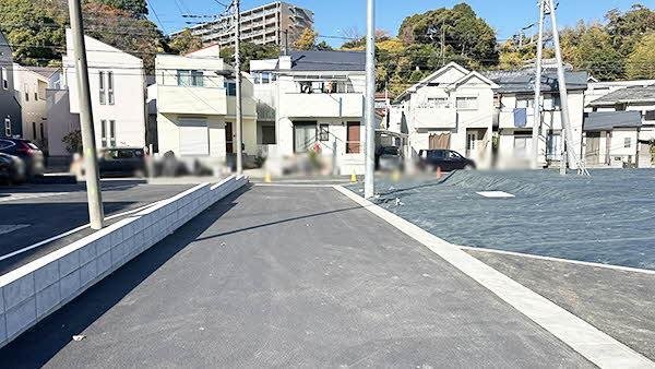 前面道路含む外観