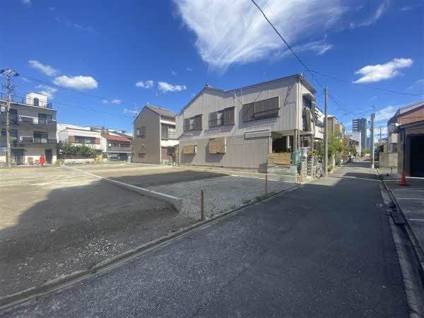 前面道路含む外観