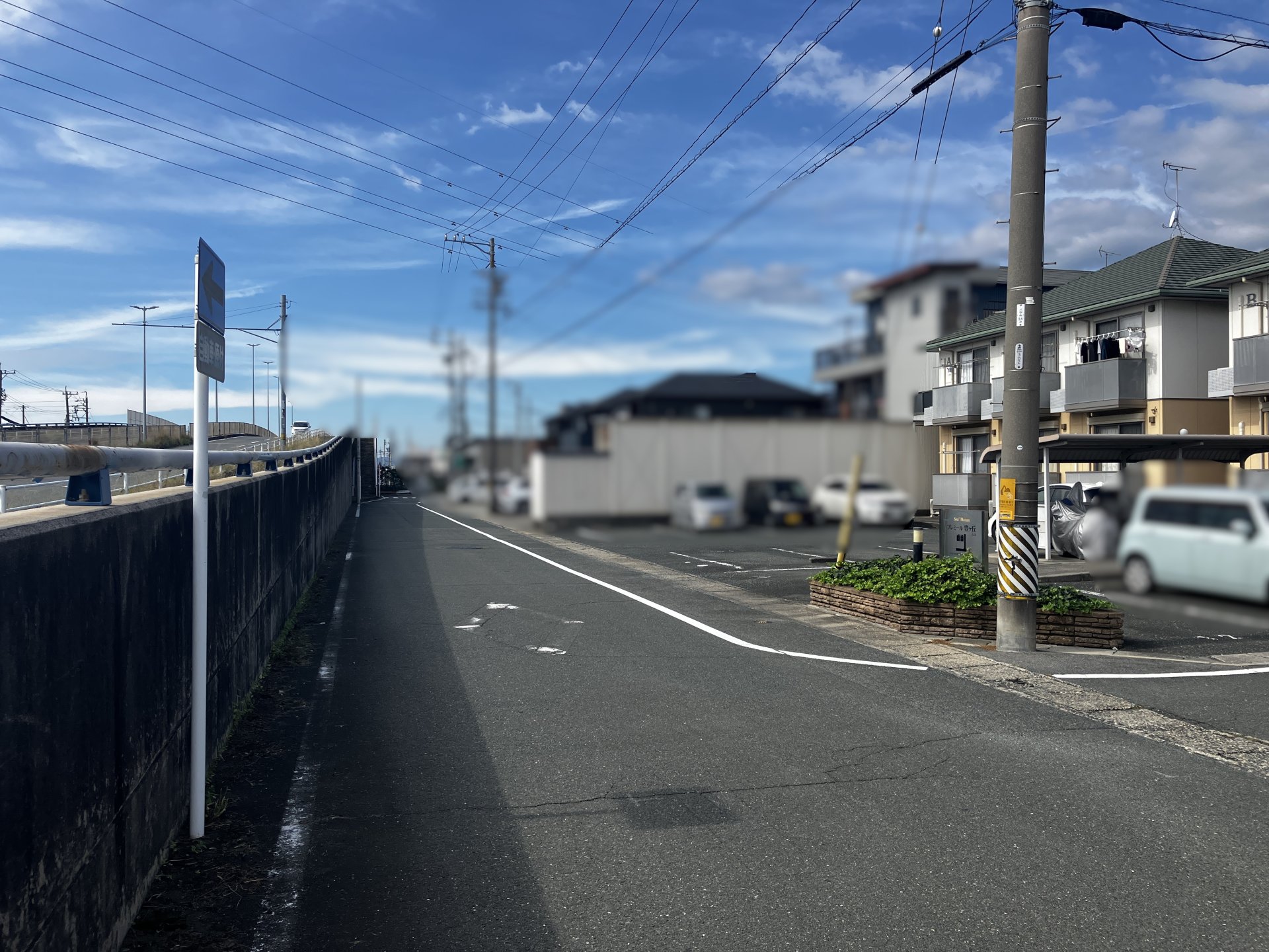 前面道路含む外観