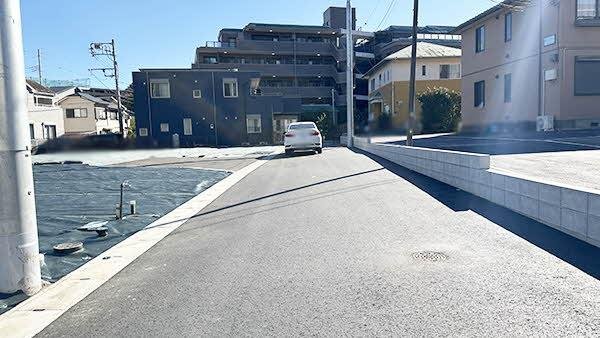 前面道路含む外観
