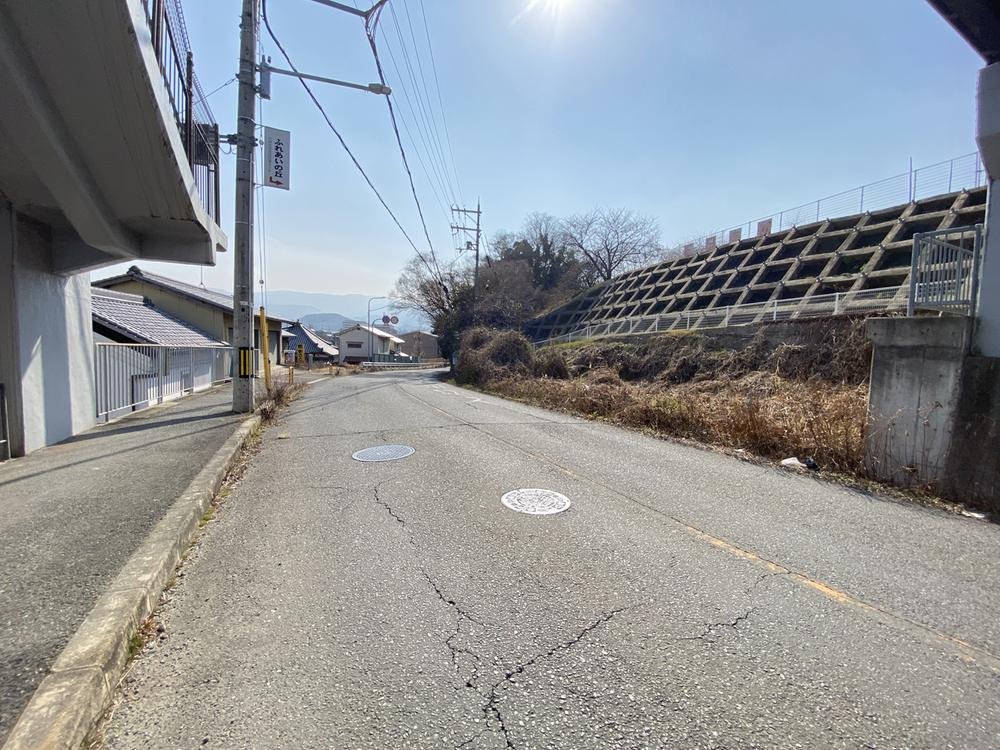 前面道路含む外観