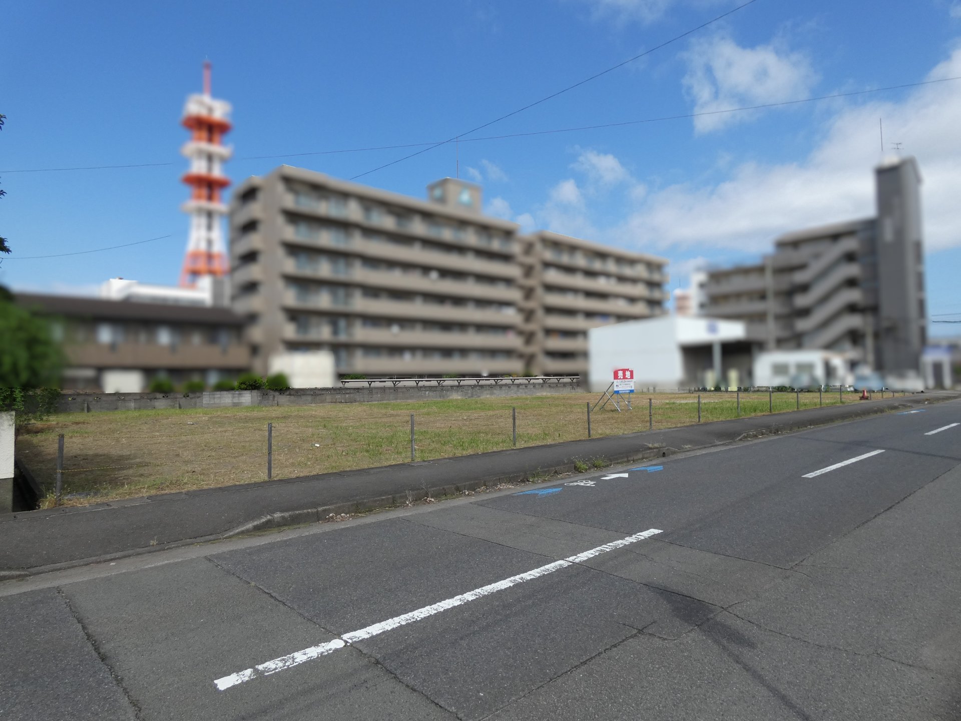 前面道路含む外観