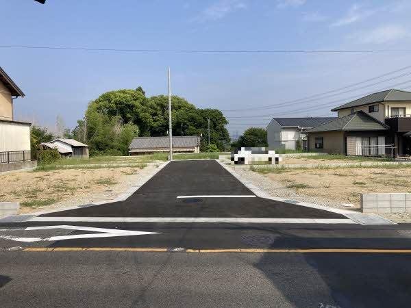前面道路含む外観