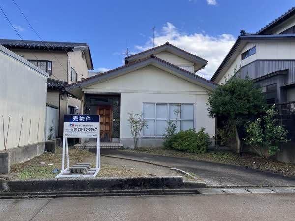 前面道路含む外観