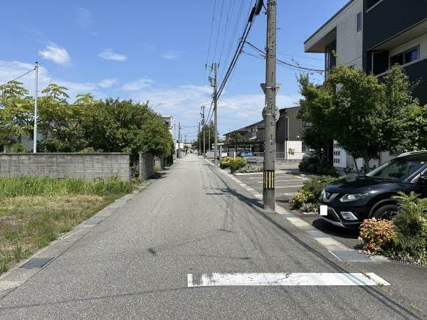 前面道路含む外観